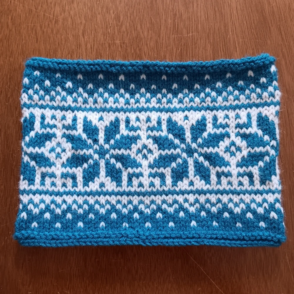 Hand Crafted Handknit Unisex Teal & Ivory Scandinavian Motif Cowl Scarf OSFM